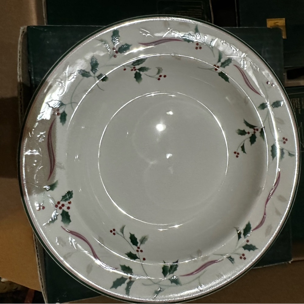 Holiday Splendor by Mikasa set of 4 Rim Soup bowls. 9” round. NIB.